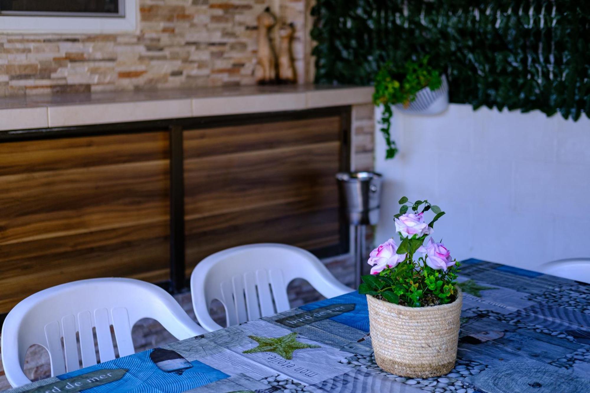 Demetris Apartment Meneou 外观 照片